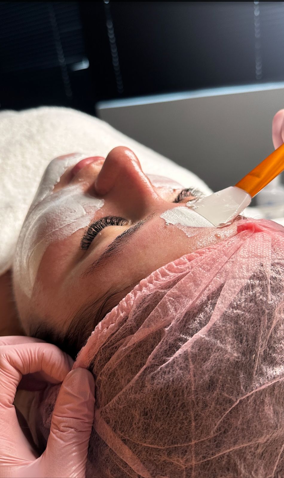 Tratamento facial com máscara - Glow Beauty Care